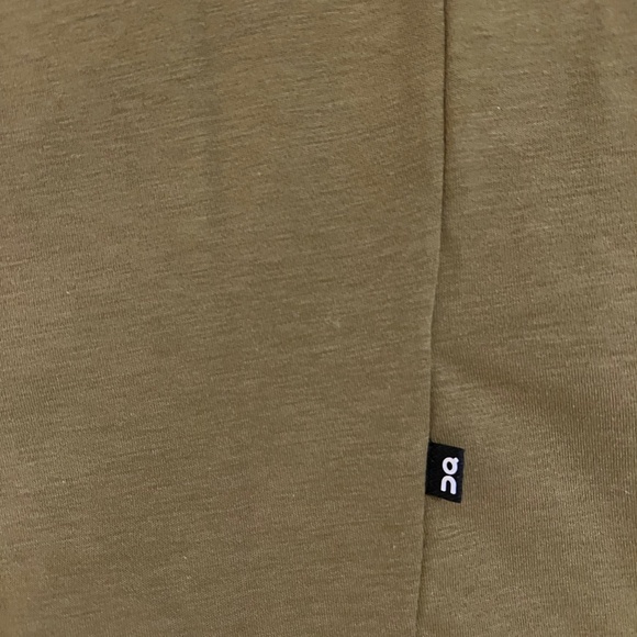 On performance focus long sleeve t - Picture 6 of 10